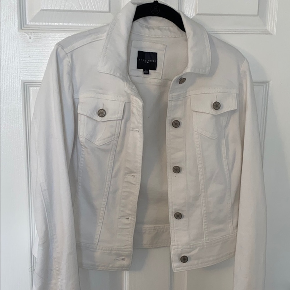 White jean jacket🤍💐